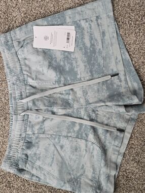 Athleta Medium Light Blue Tie-Dye Farallon Shorts